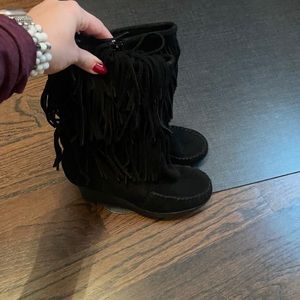 Women’s fringe suede booties low heel used size 8 true to size